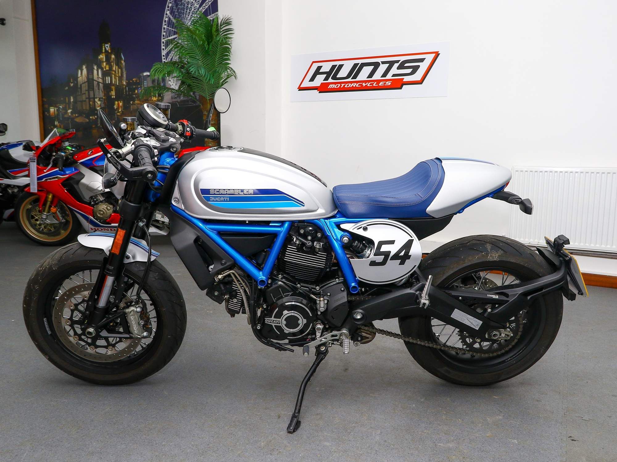 scrambler ducati cafe racer 2019